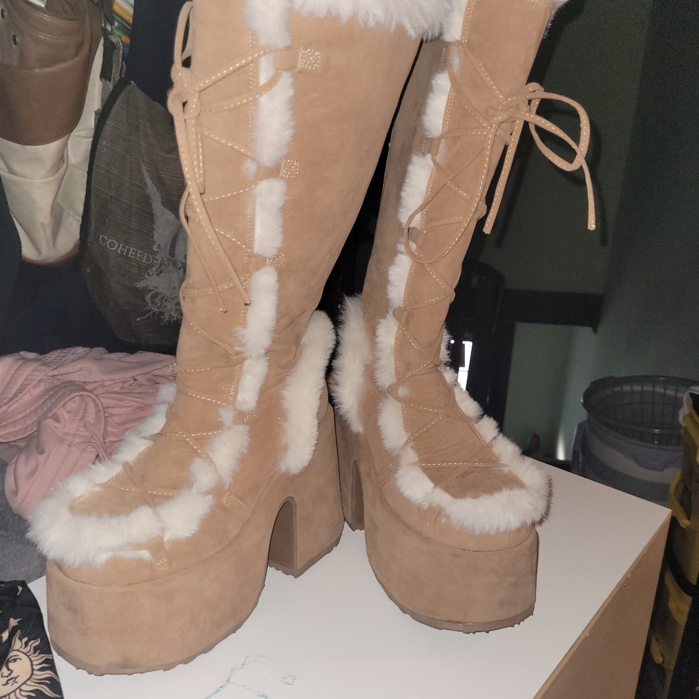 CAMEL-311 used ans worn a few times